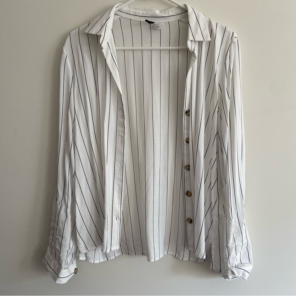 H&M black striped shirt
